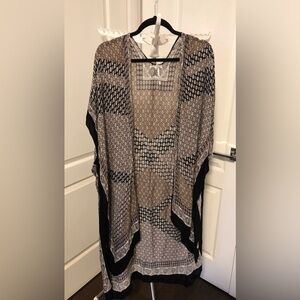 💸2/$25 or 3/$30 - Thin Shawl Cover Up - One Size (fits at least up to XL)